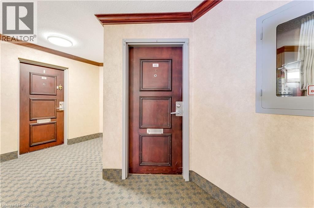 250 GLENRIDGE Drive Unit# 102 thumbnail 2