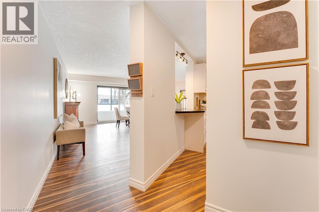 250 GLENRIDGE Drive Unit# 102 thumbnail 3