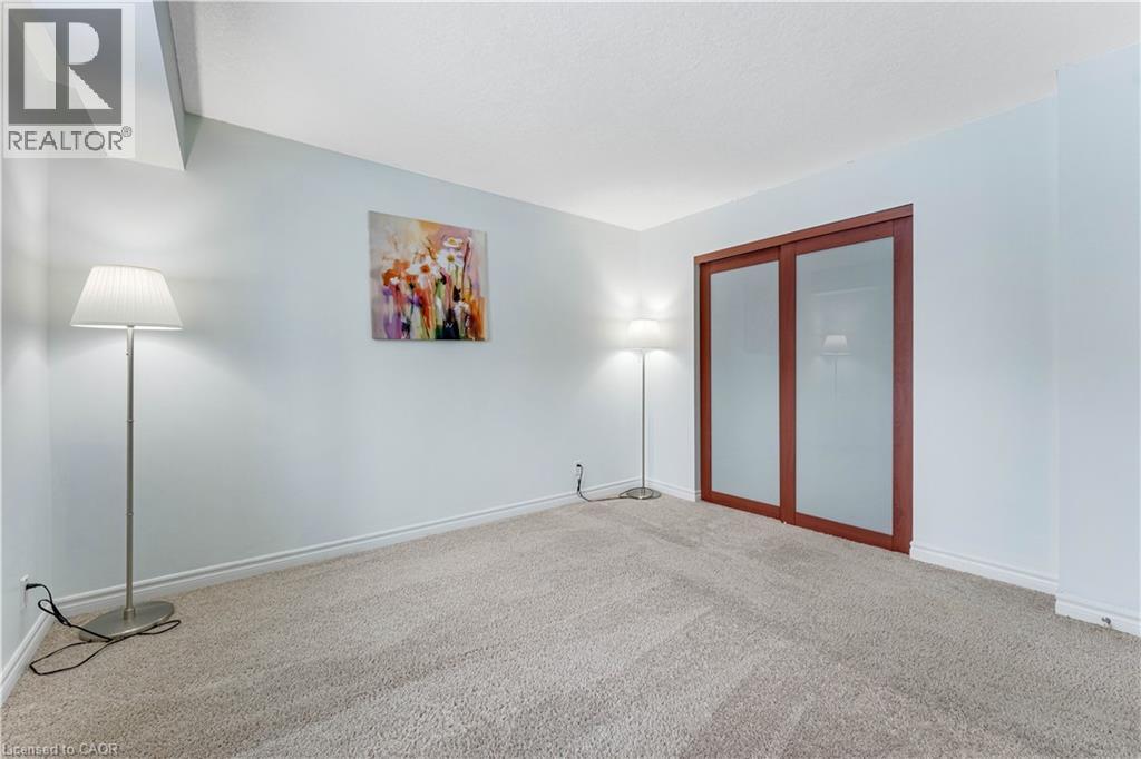 250 GLENRIDGE Drive Unit# 102 thumbnail 31