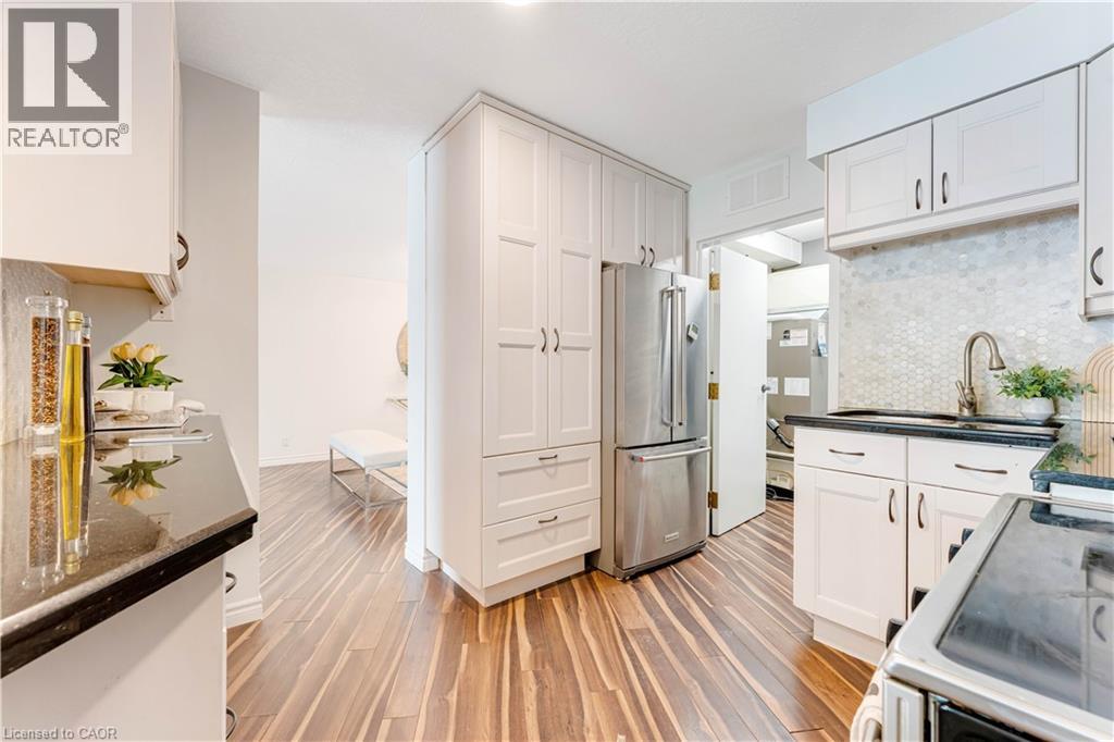 250 GLENRIDGE Drive Unit# 102 thumbnail 4