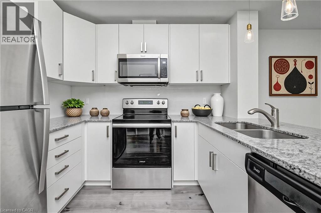 60 CHARLES Street W Unit# 801 thumbnail 8