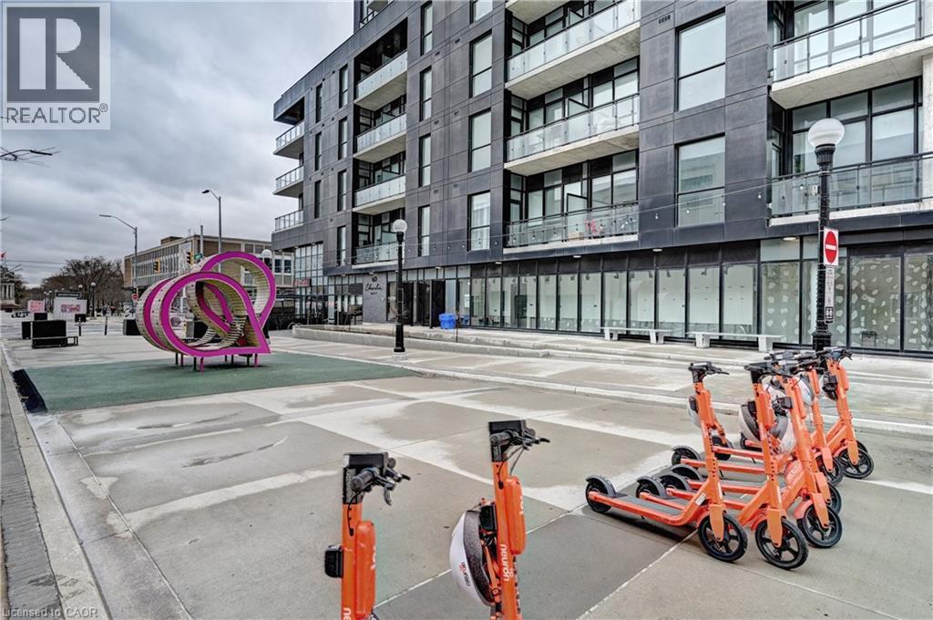 60 CHARLES Street W Unit# 801 thumbnail 3