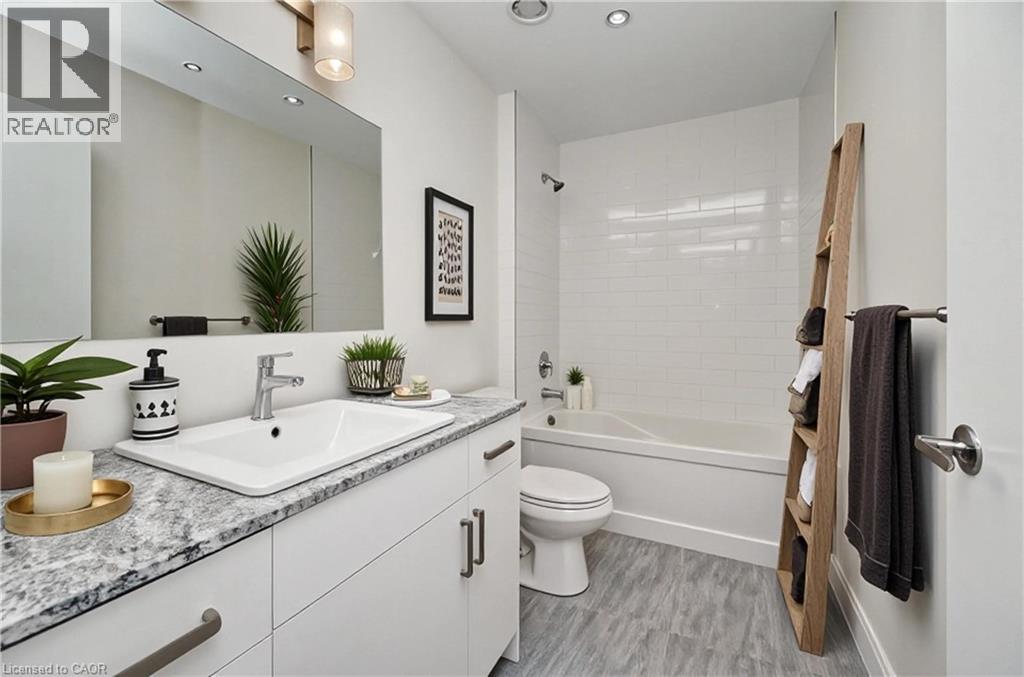 60 CHARLES Street W Unit# 801 thumbnail 9