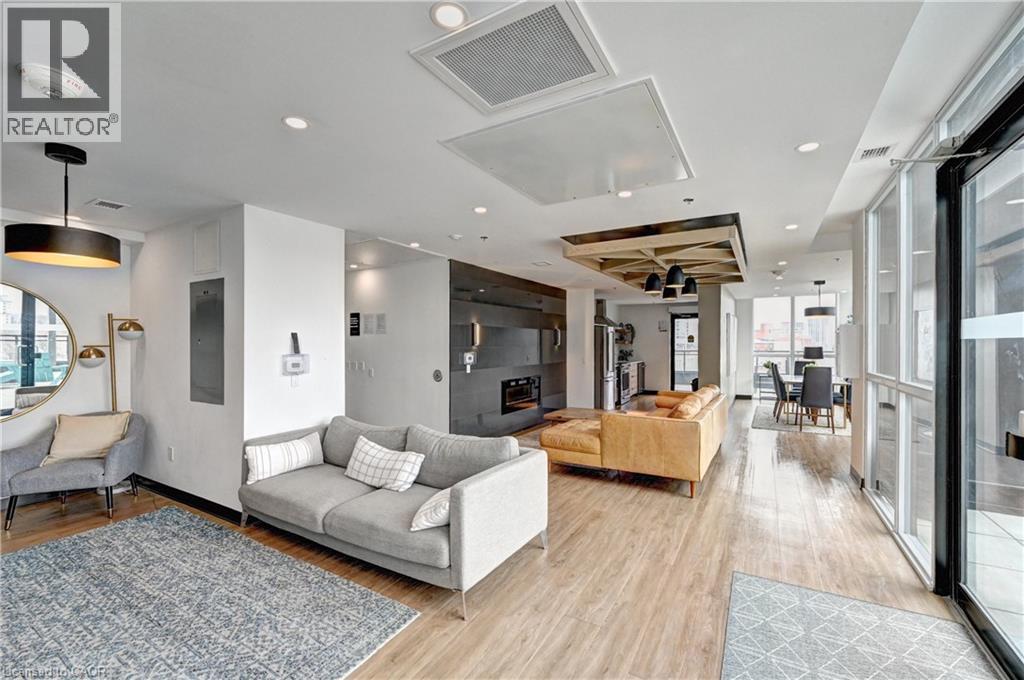 60 CHARLES Street W Unit# 801 thumbnail 33