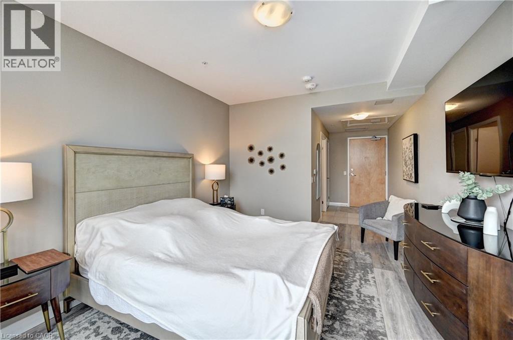 60 CHARLES Street W Unit# 801 thumbnail 29