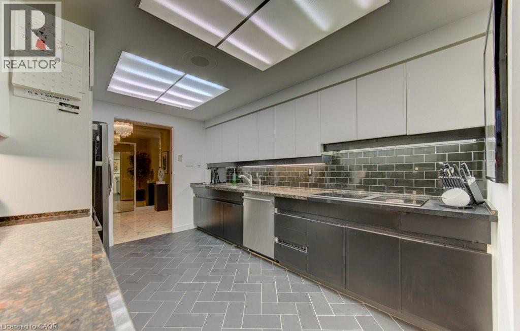 265 WESTCOURT Place Unit# PH9 thumbnail 32