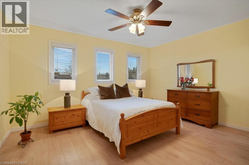 32 KINGFISHER Crescent thumbnail 20