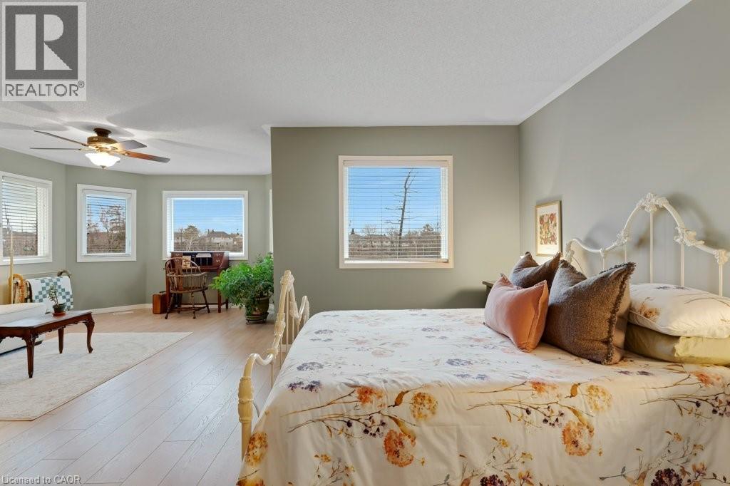 32 KINGFISHER Crescent thumbnail 25