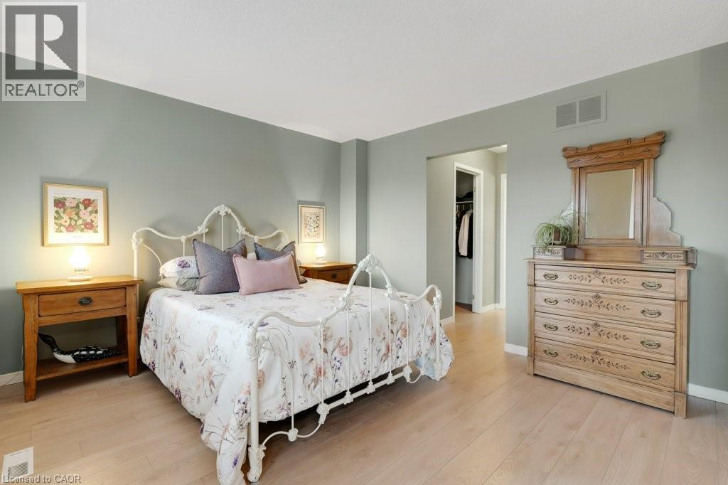 32 KINGFISHER Crescent thumbnail 26