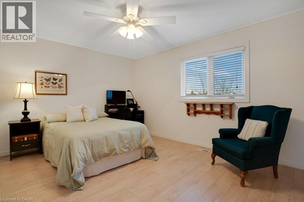 32 KINGFISHER Crescent thumbnail 21