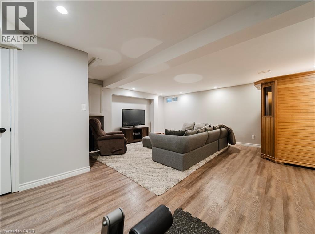 20 FORREST Avenue W Unit# 13 thumbnail 32