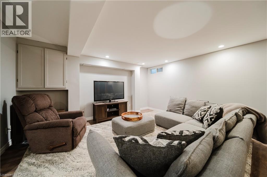 20 FORREST Avenue W Unit# 13 thumbnail 33