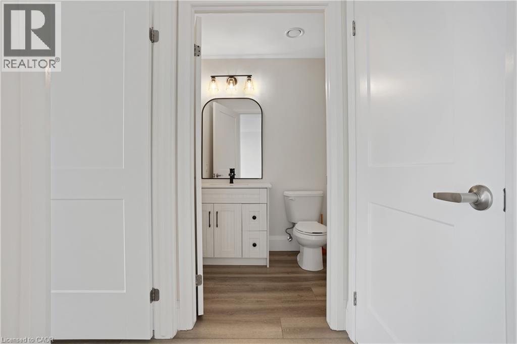 60 CHARLES Street W Unit# 1904 thumbnail 21