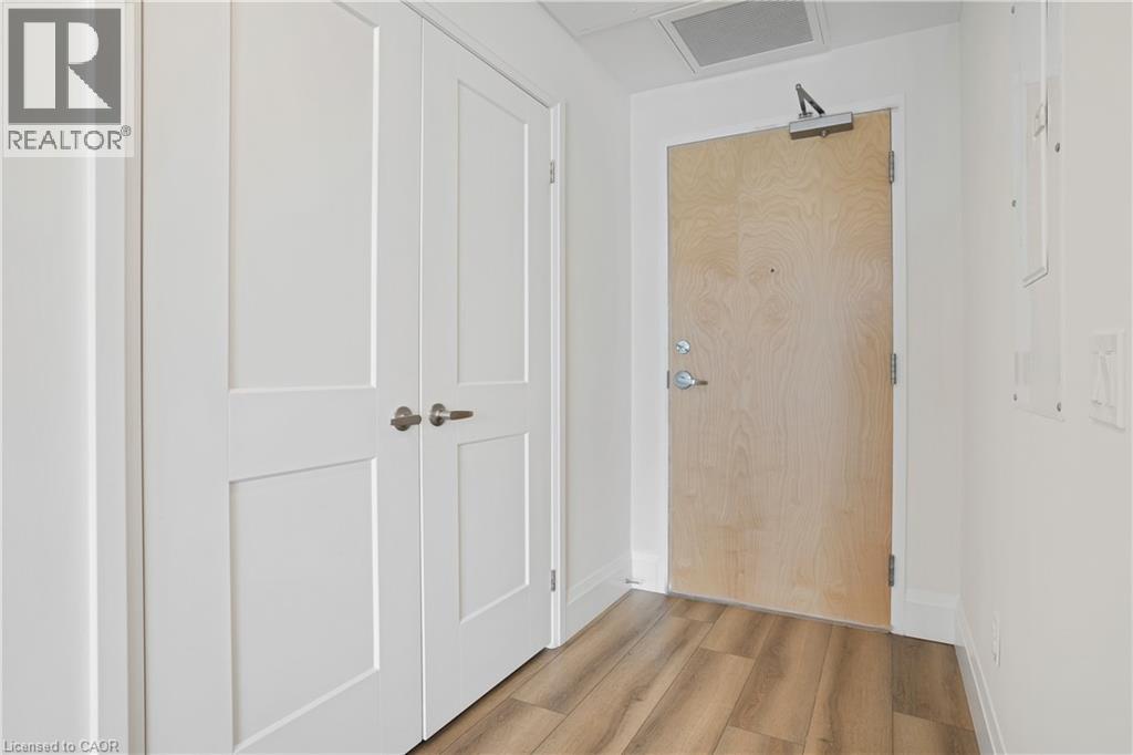 60 CHARLES Street W Unit# 1904 thumbnail 5