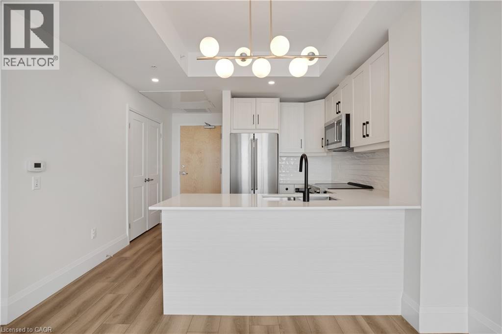 60 CHARLES Street W Unit# 1904 thumbnail 8