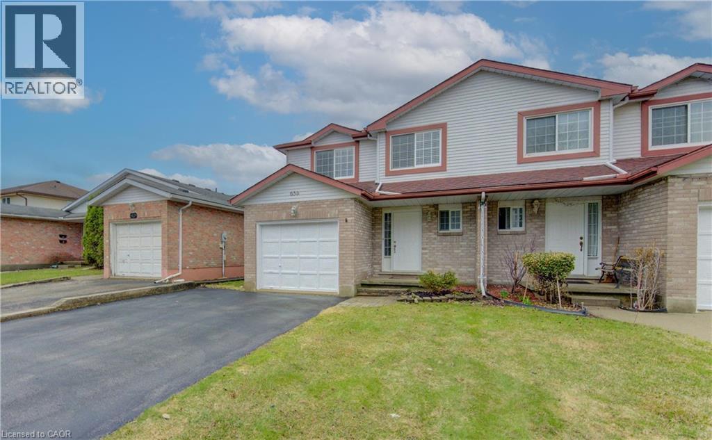 651 PINEROW Crescent Unit# A thumbnail 2