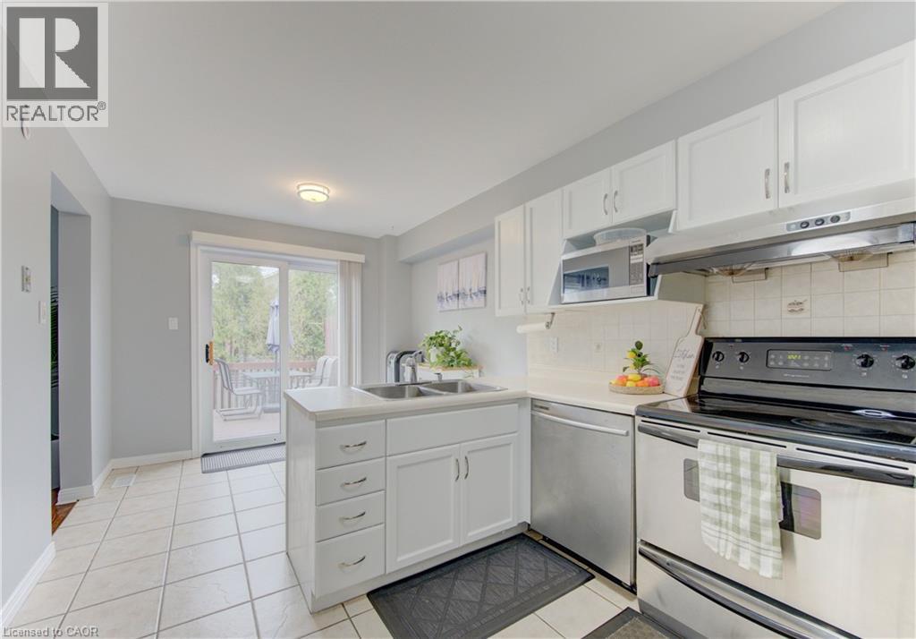 651 PINEROW Crescent Unit# A thumbnail 6