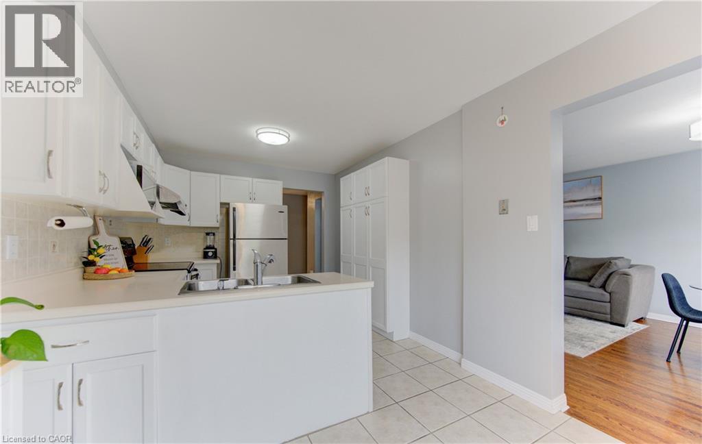 651 PINEROW Crescent Unit# A thumbnail 10