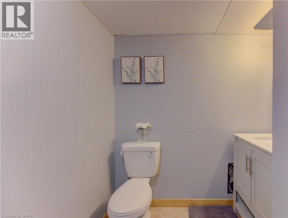 651 PINEROW Crescent Unit# A thumbnail 32