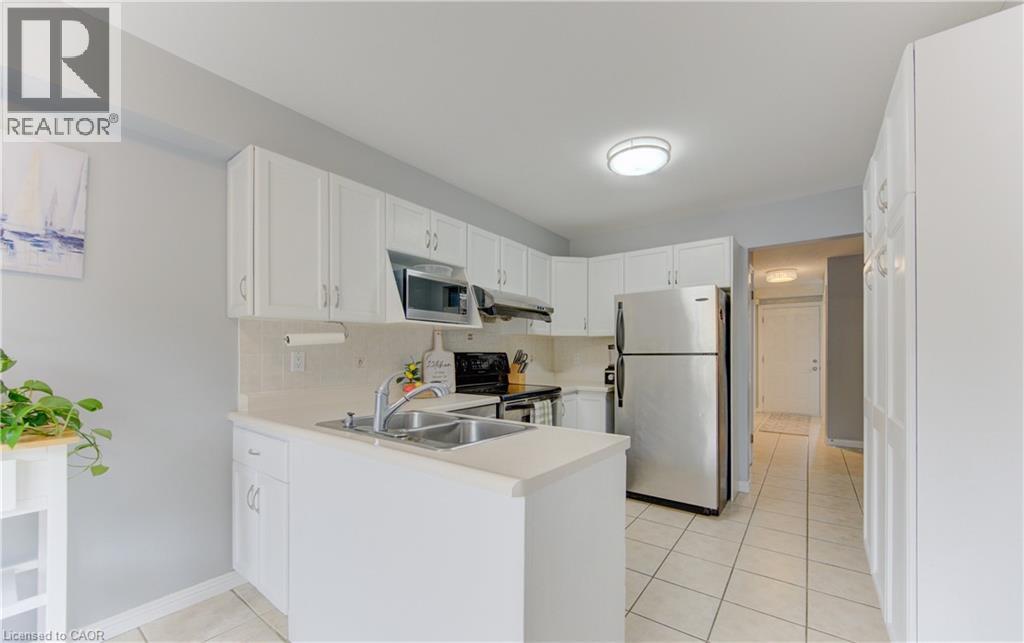 651 PINEROW Crescent Unit# A thumbnail 9