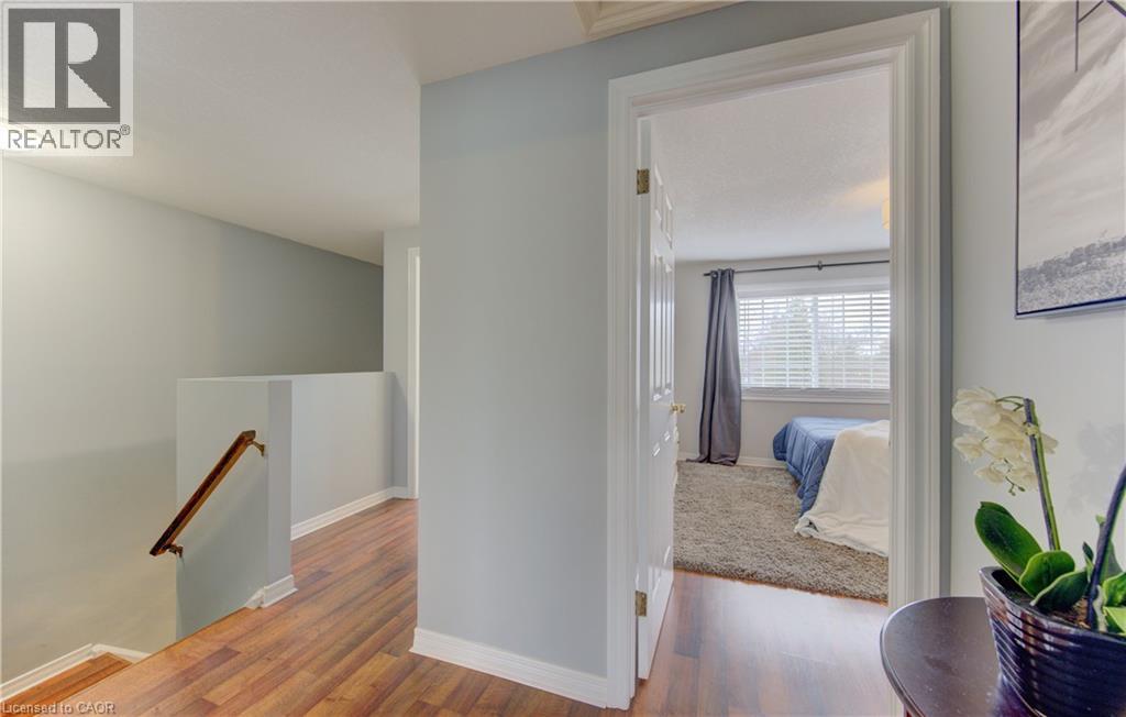 651 PINEROW Crescent Unit# A thumbnail 20