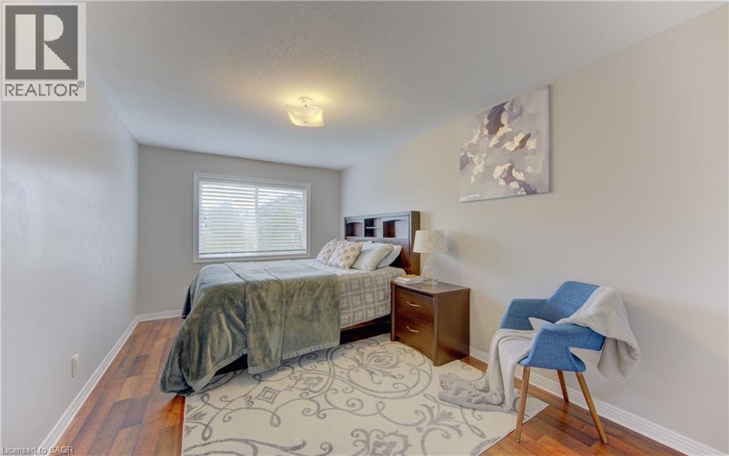 651 PINEROW Crescent Unit# A thumbnail 24