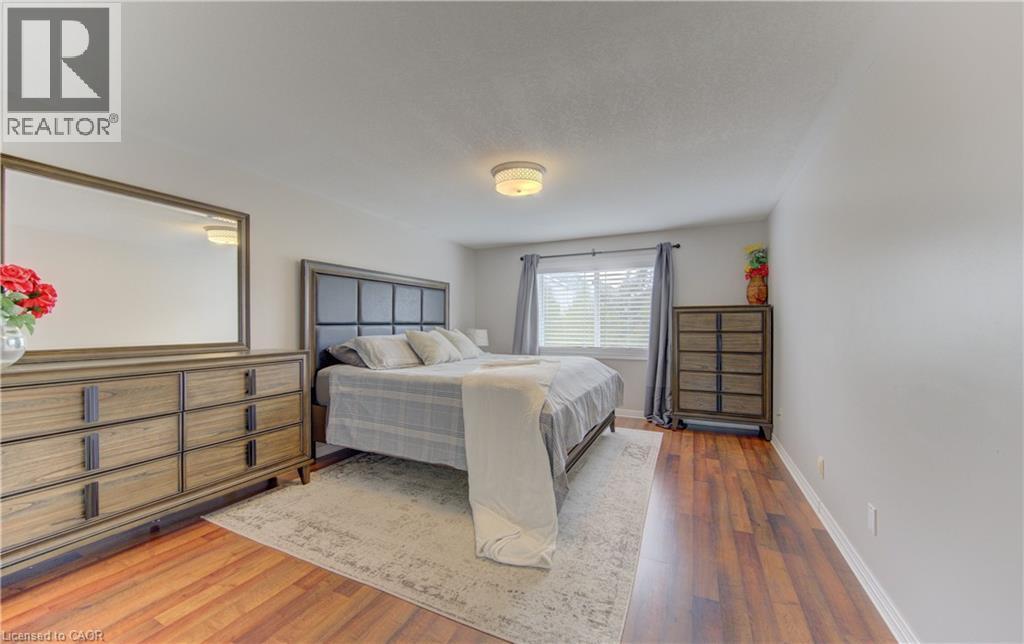 651 PINEROW Crescent Unit# A thumbnail 23