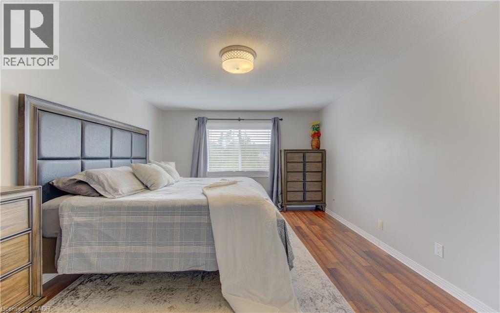 651 PINEROW Crescent Unit# A thumbnail 21