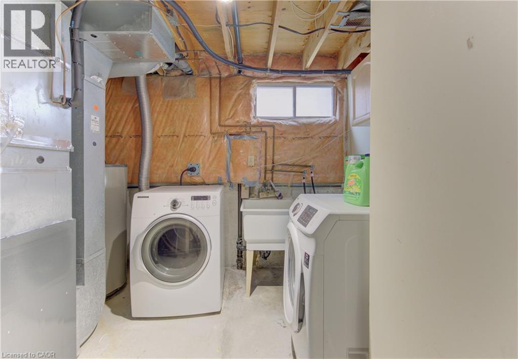 651 PINEROW Crescent Unit# A thumbnail 33