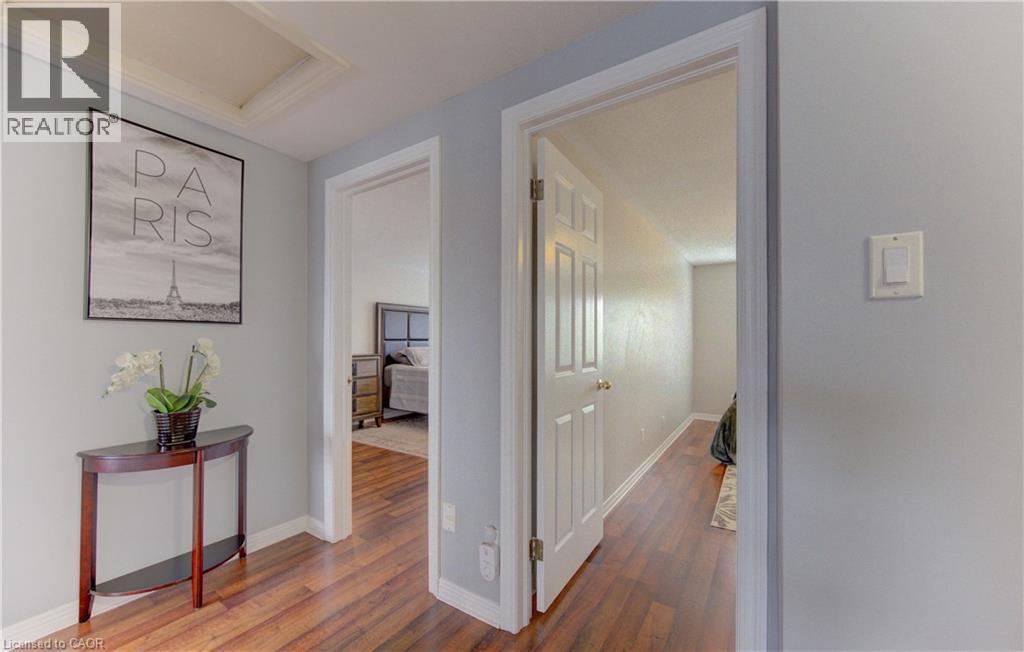 651 PINEROW Crescent Unit# A thumbnail 19