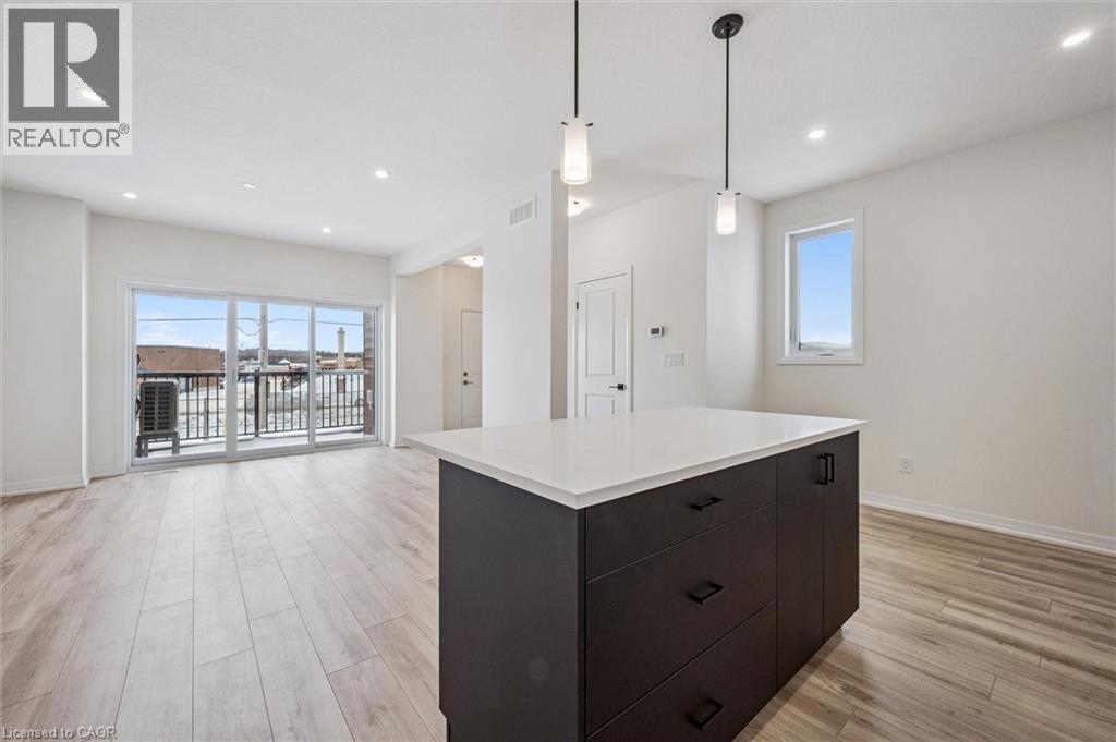 525 ERINBROOK Drive Unit# C061 thumbnail 11