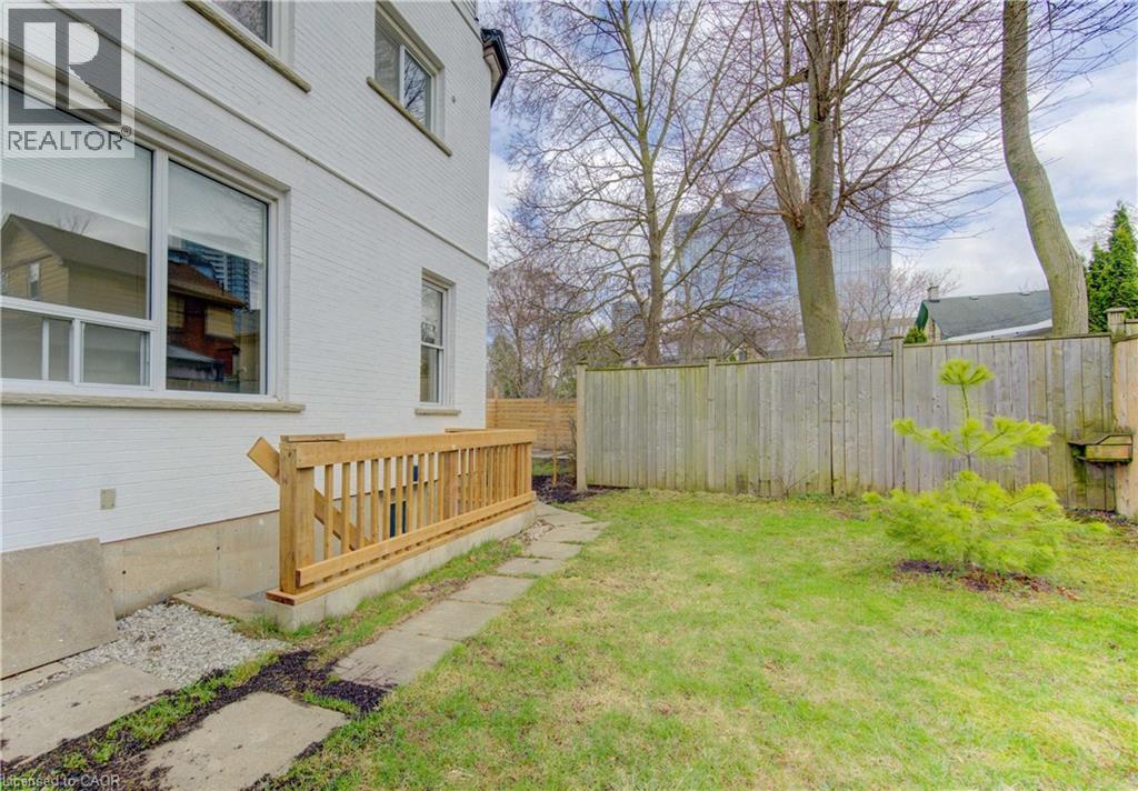 67 LOUISA Street thumbnail 41