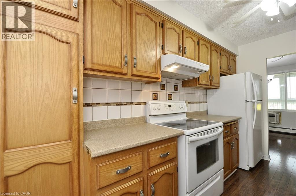 400 CHAMPLAIN Boulevard Unit# 404 thumbnail 4