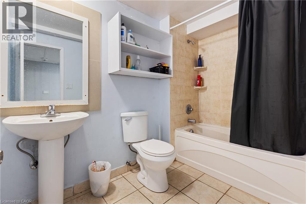 23 AMHERST Drive thumbnail 15