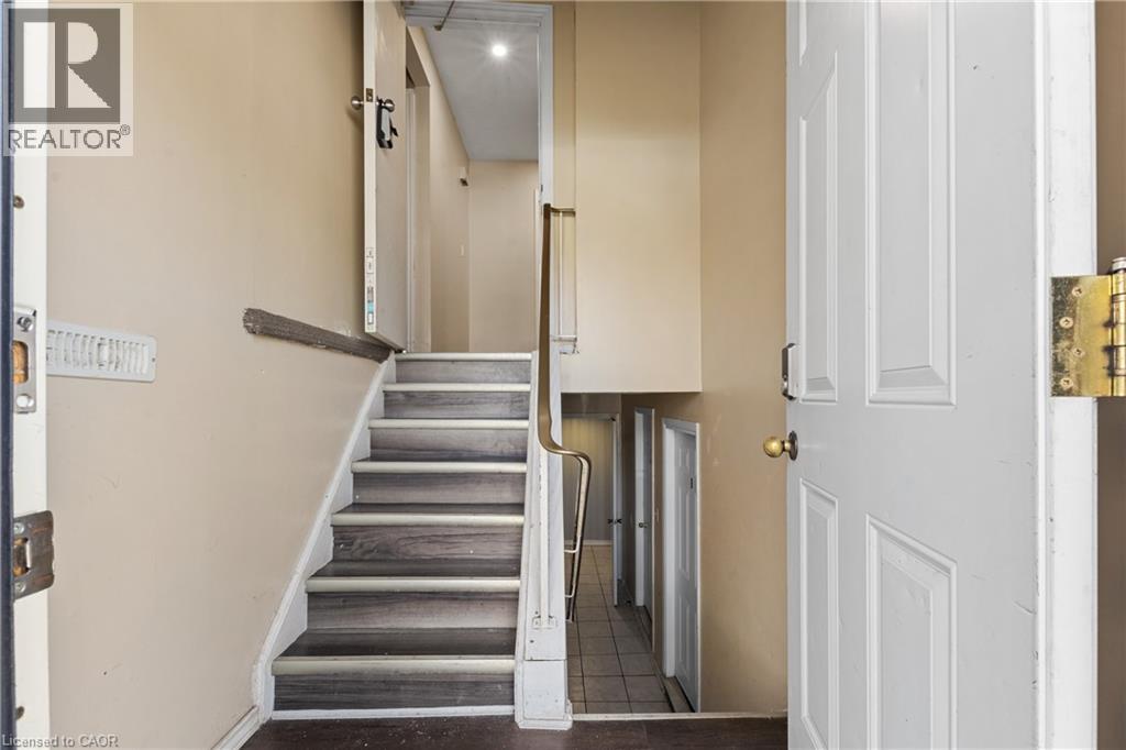 23 AMHERST Drive thumbnail 3