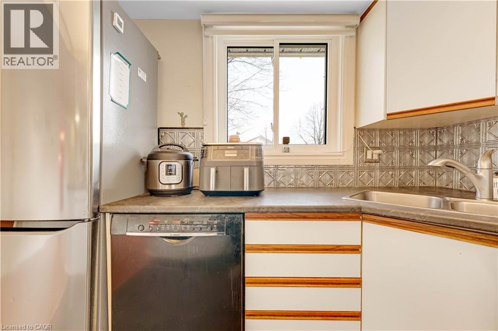 72 ST JEROME Crescent thumbnail 5