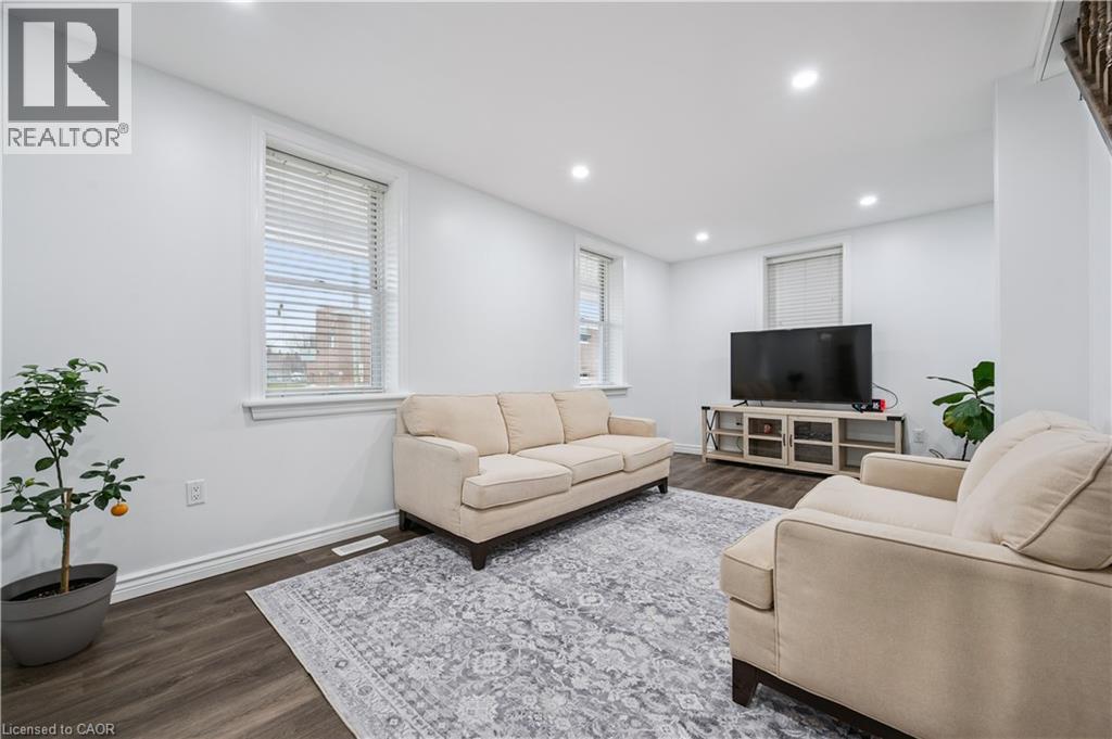 22 CHARLES Street thumbnail 7