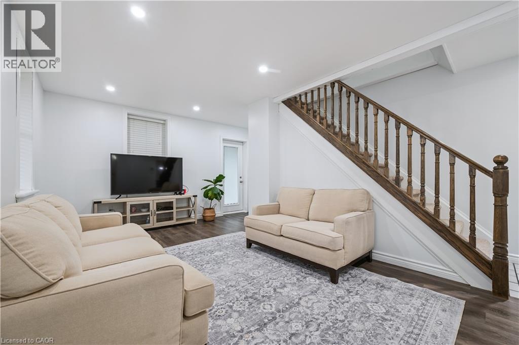 22 CHARLES Street thumbnail 8