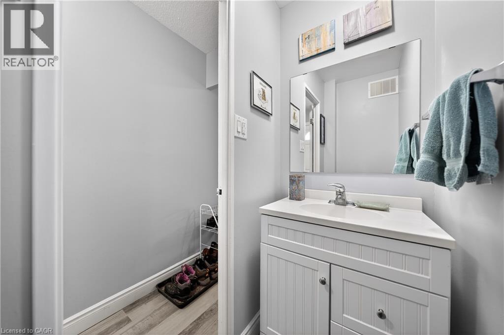 144 JANSEN Avenue Unit# 10 thumbnail 5