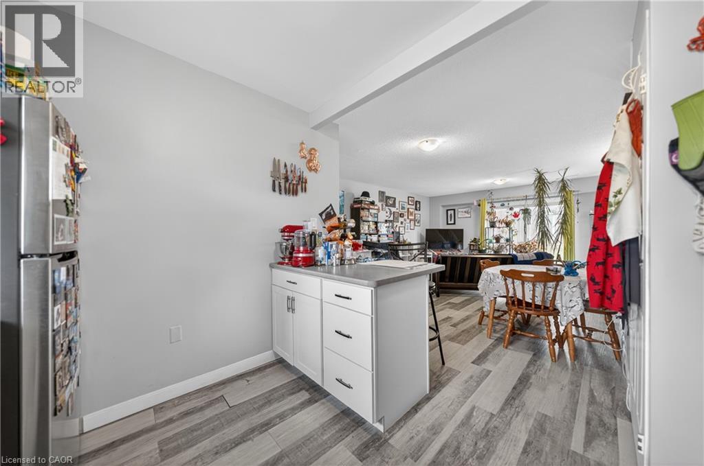 144 JANSEN Avenue Unit# 10 thumbnail 8