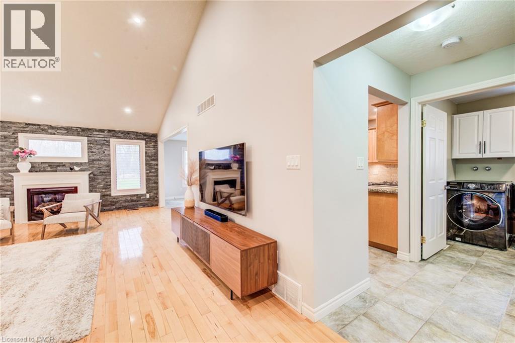 77 LASCHINGER Boulevard thumbnail 9