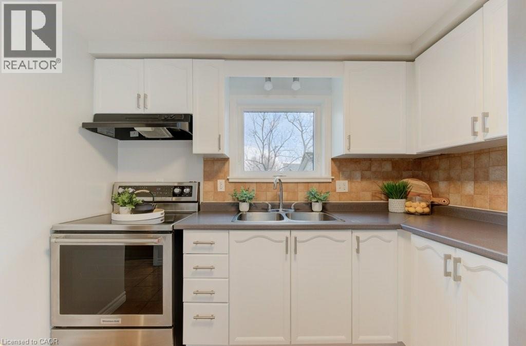 828 ELGIN Street N thumbnail 11