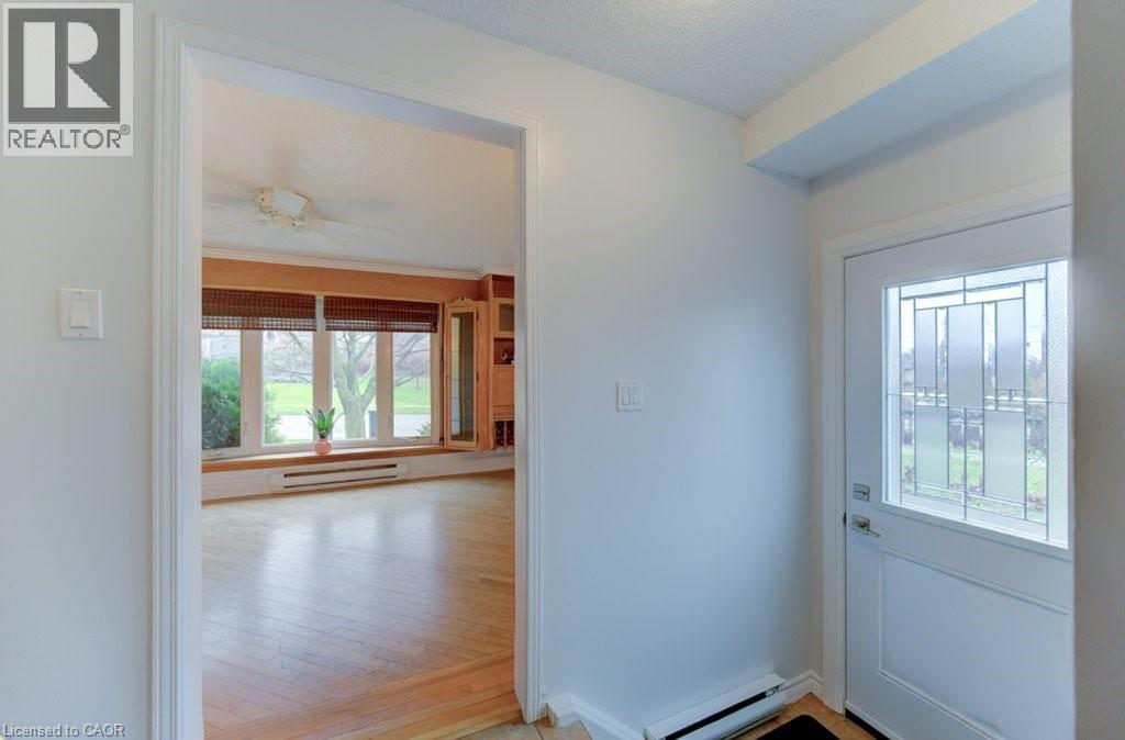 828 ELGIN Street N thumbnail 3