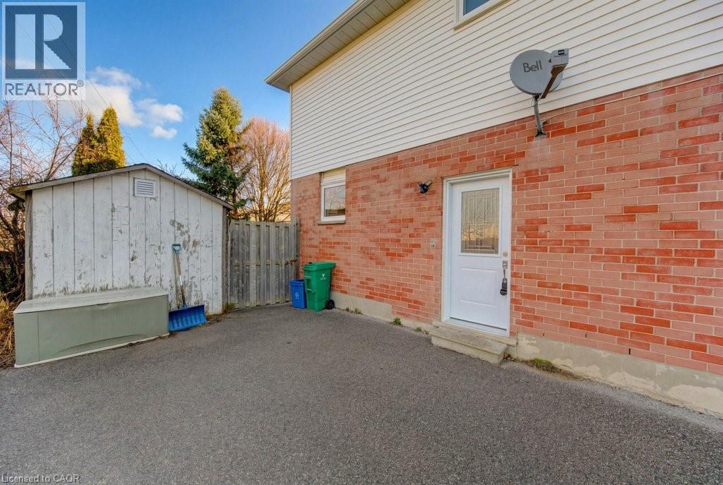 828 ELGIN Street N thumbnail 26