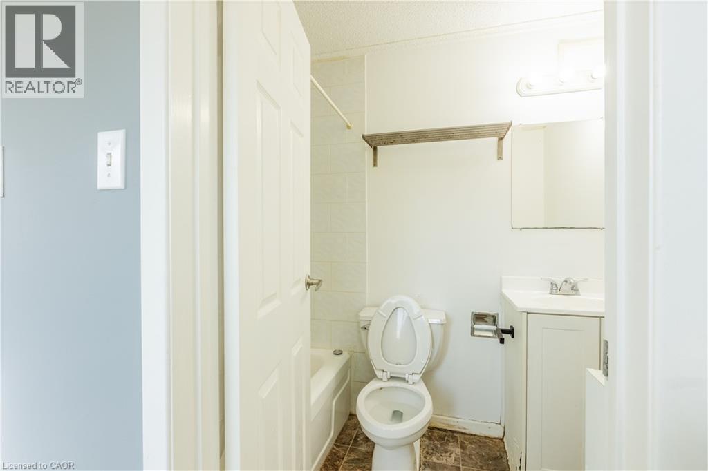 121 UNIVERSITY Avenue E Unit# 102 thumbnail 19