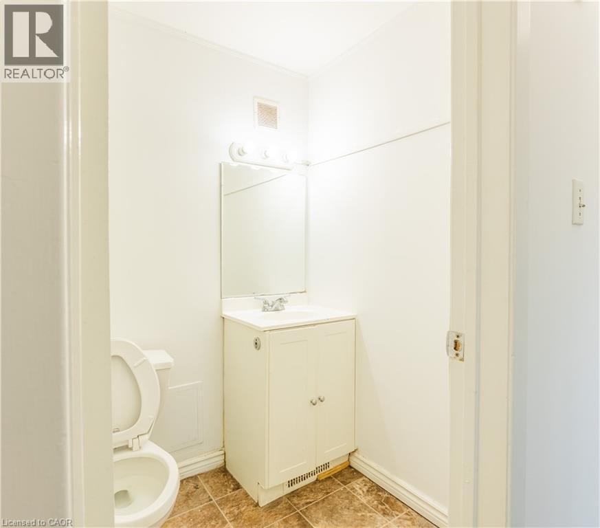 121 UNIVERSITY Avenue E Unit# 102 thumbnail 11