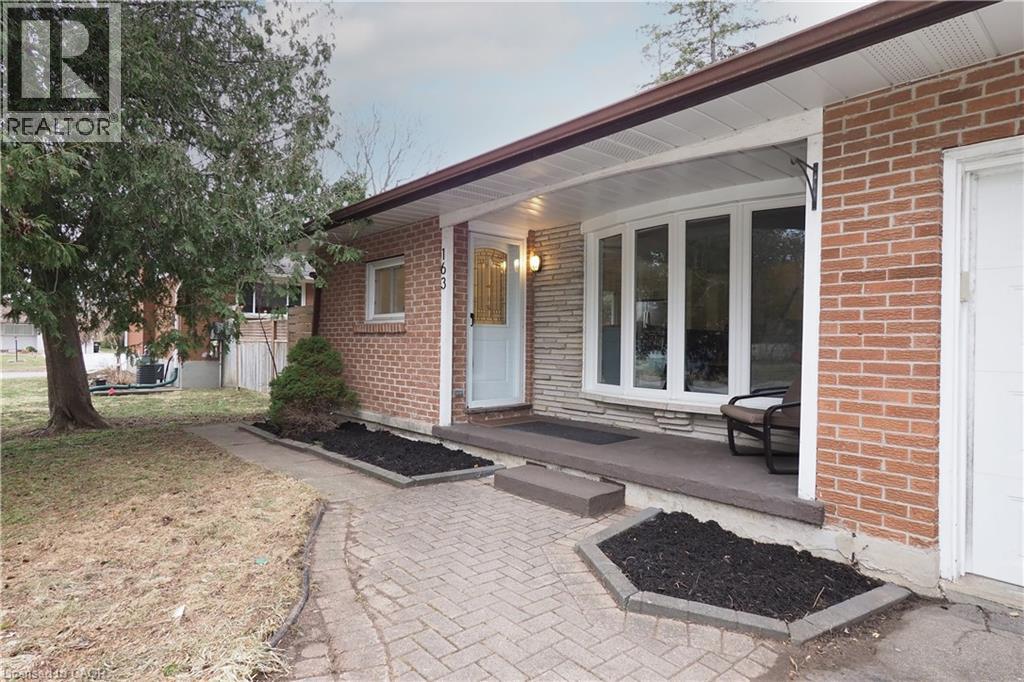 163 PINEGROVE Crescent thumbnail 3