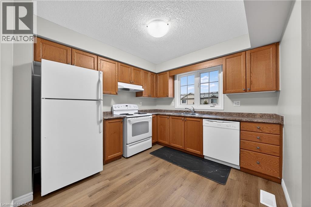 155 HIGHLAND Crescent Unit# D18 thumbnail 11