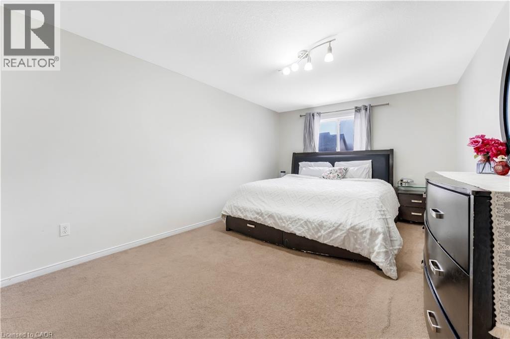 142 DUBRICK Crescent thumbnail 20