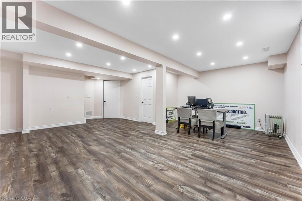 142 DUBRICK Crescent thumbnail 35